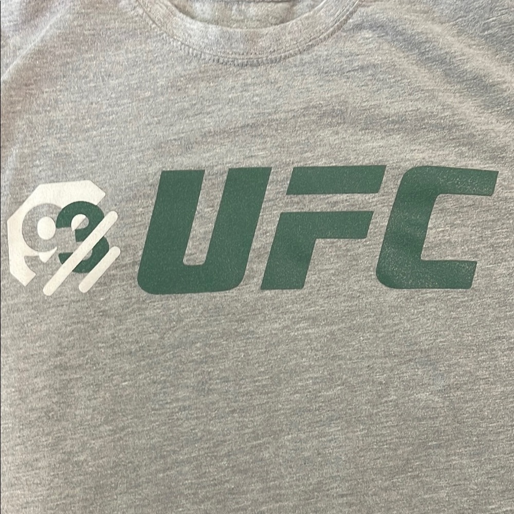UFC official Gray T-Shirt large men’s